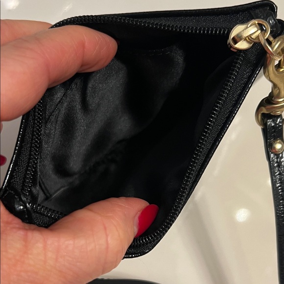 🍍🍍🍍🍍Coach Poppy Black Leather Wristlet with Gold Accents NWT - Picture 4 of 5